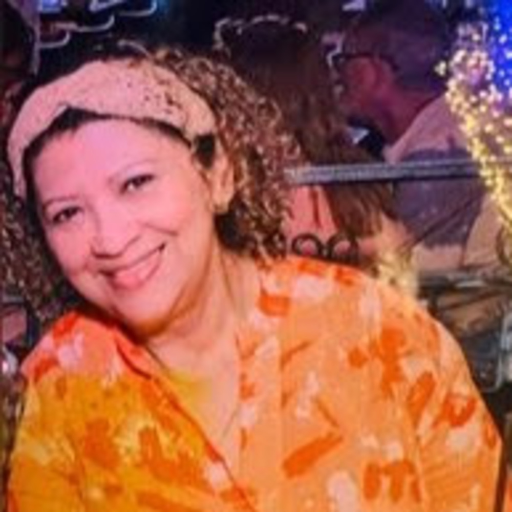 Meet your Posher, Lesly isabel